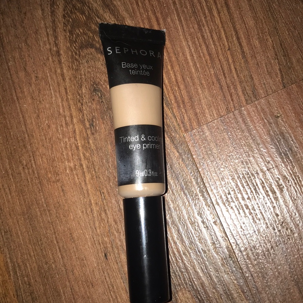 Tinted eye primer in shade Matte deep taupe